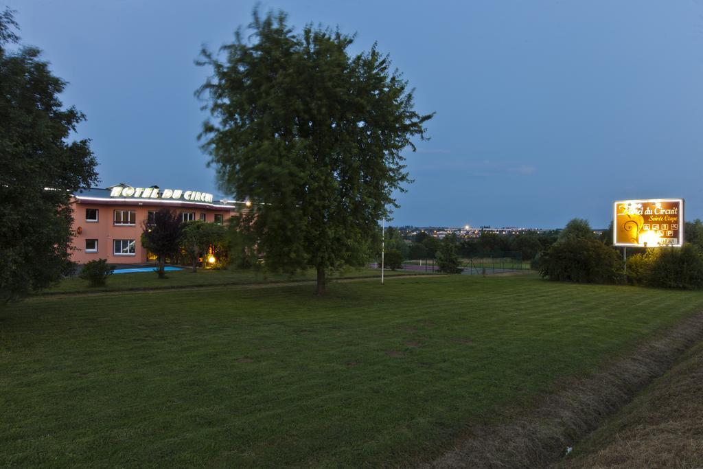 Cit'Hotel Du Circuit Magny-Cours Exteriör bild
